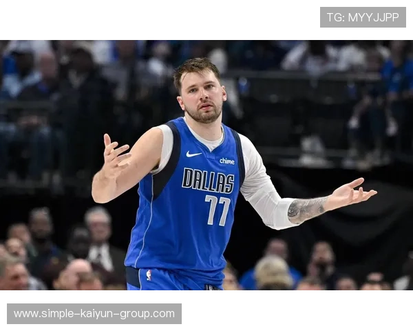 东契奇罚球线外稳稳罚中，独行侠保持气势