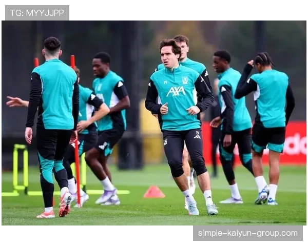 利物浦主场迎战皇马，阿诺德替补席枕戈待旦。，利物浦阿诺德集锦